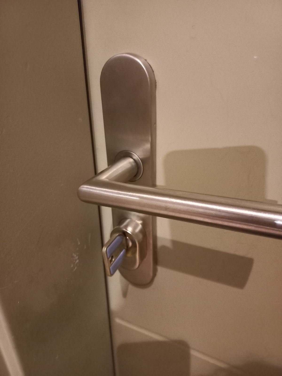 Poignée inox et serrure avec clé