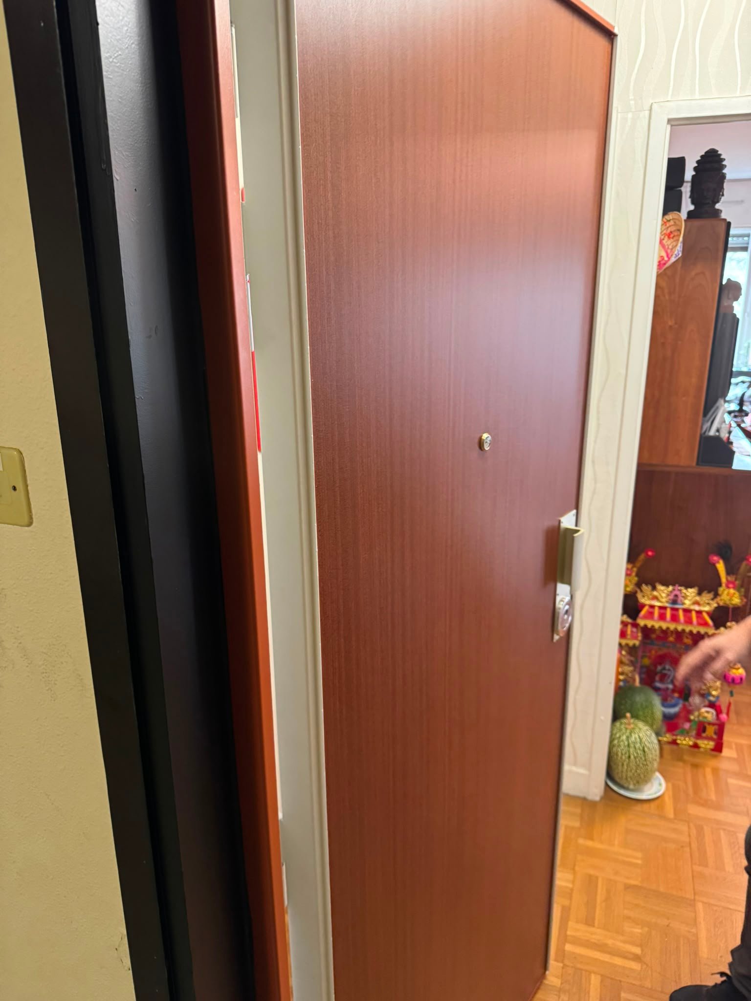 Porte blindée marron posée par Direct Serrurier en Sarthe